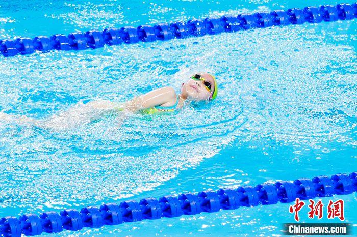 国家奥体杯青少年游泳冠军赛开赛 参赛规模创历