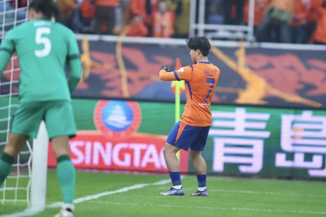 山东泰山逆转北京国安积分清零 张弛退役仪式圆