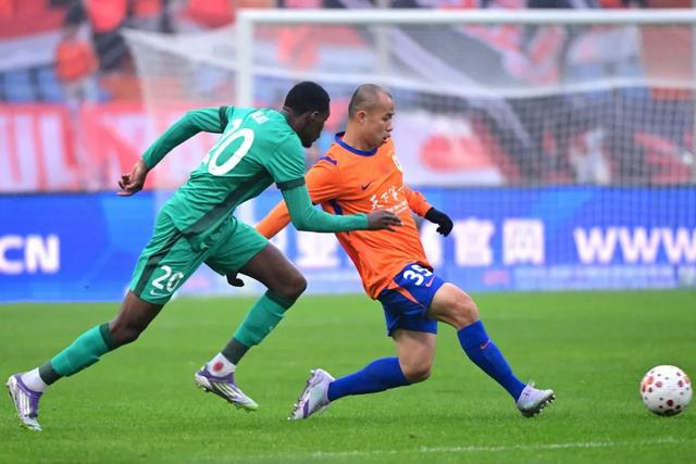 山东泰山逆转北京国安积分清零 张弛退役仪式圆