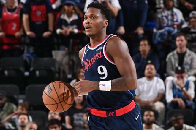 快船6战5胜反超勇士升至西部第八，小卡破纪录泰