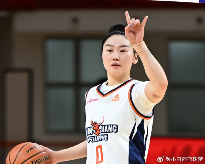 新疆女篮力克山东晋级四强 武桐桐关键表现引领