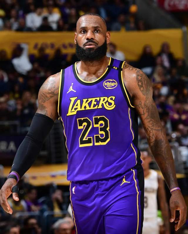 41岁詹姆斯单核带队迎战季后赛 伤病与退役抉择