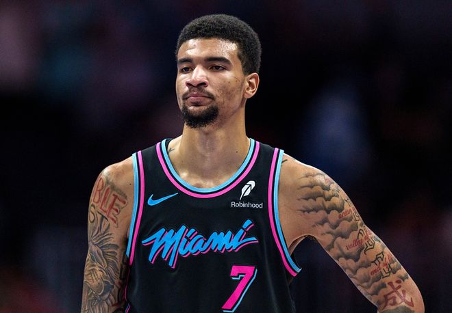 约基奇40分13助攻0失误创49年纪录，热火活塞掘金