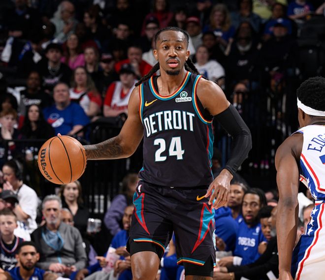 约基奇40分13助攻0失误创49年纪录，热火活塞掘金