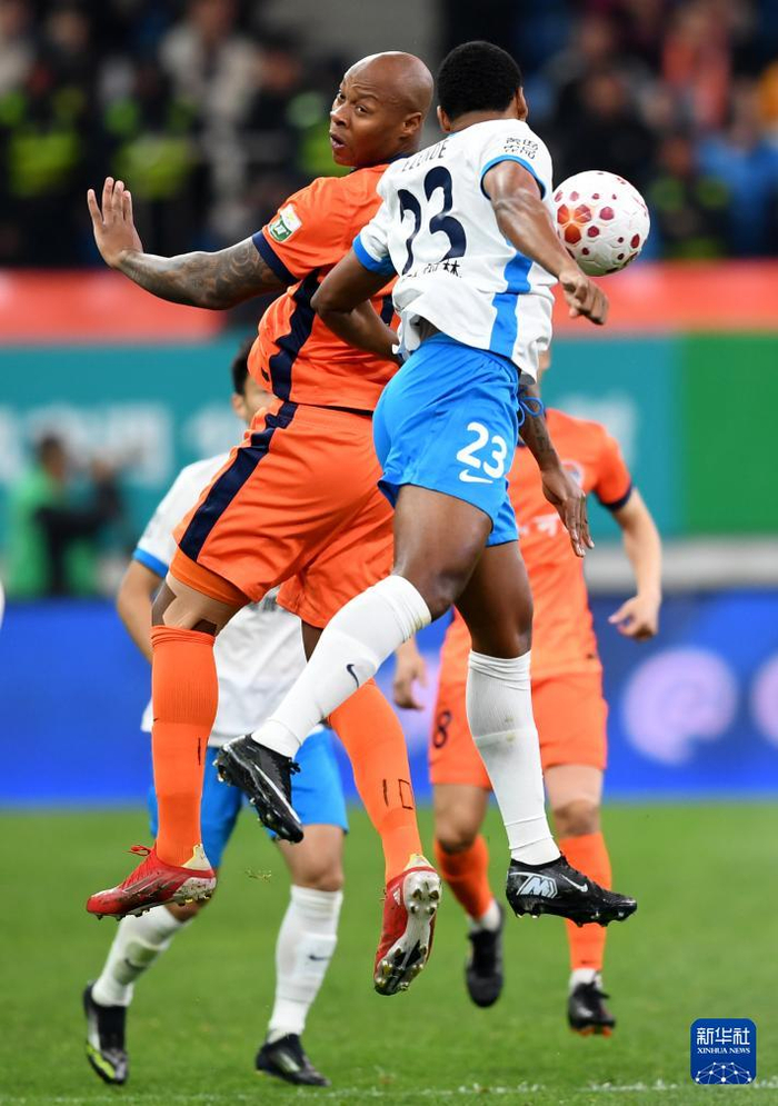 青岛海牛主场0比0逼平青岛西海岸，激战90分钟难