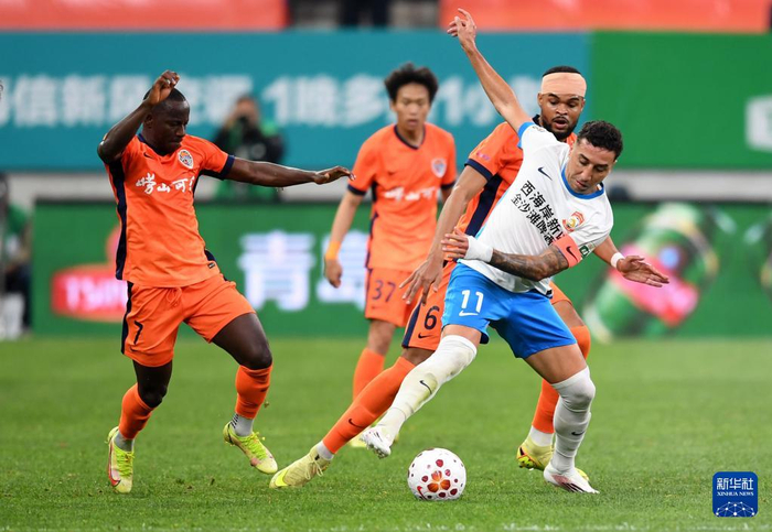 青岛海牛主场0比0逼平青岛西海岸，激战90分钟难
