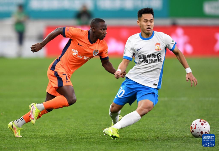 青岛海牛主场0比0逼平青岛西海岸，激战90分钟难