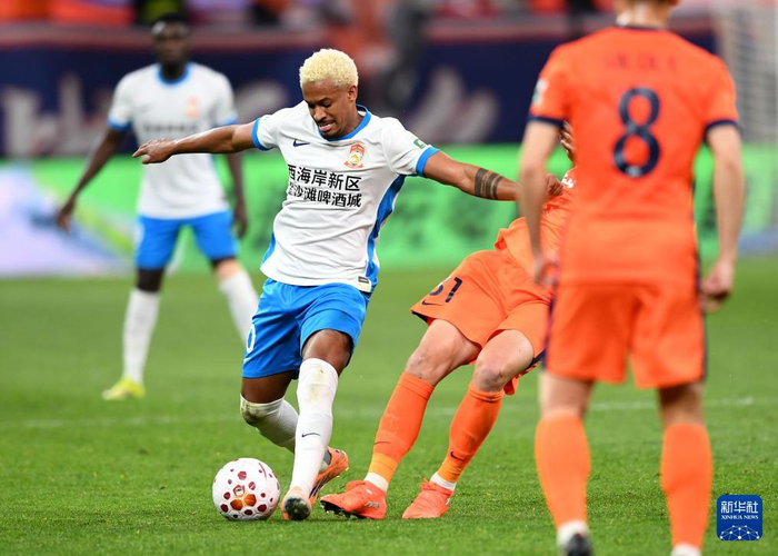 青岛海牛主场0比0逼平青岛西海岸，激战90分钟难