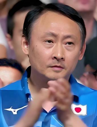 张本宇怒斥国内网民恶意攻击 称儿子远超99%国人